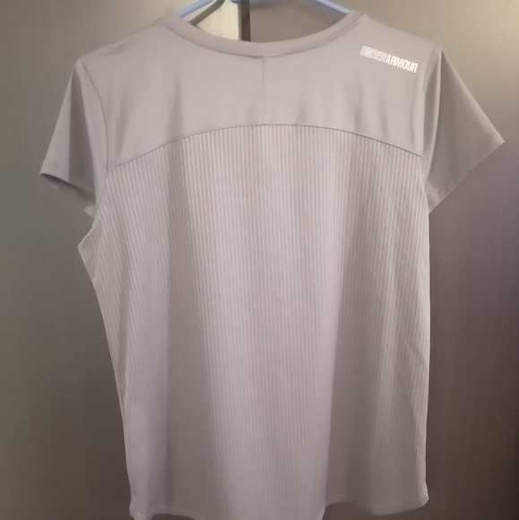 Under Armour ladies size L heat gear athletic shirt - Picture 3 of 6